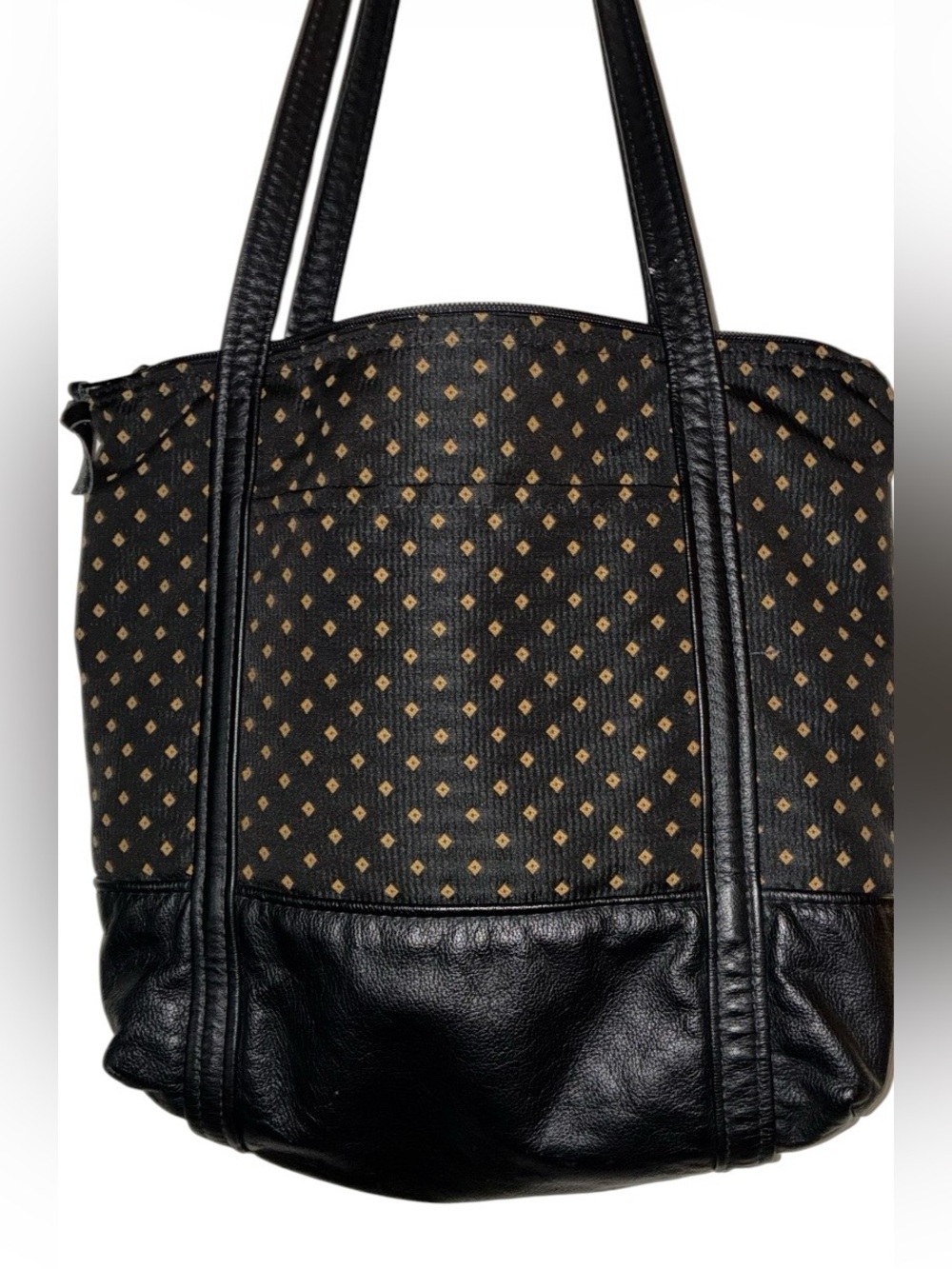 J.D Leather black tote/purse with front pocket.‎